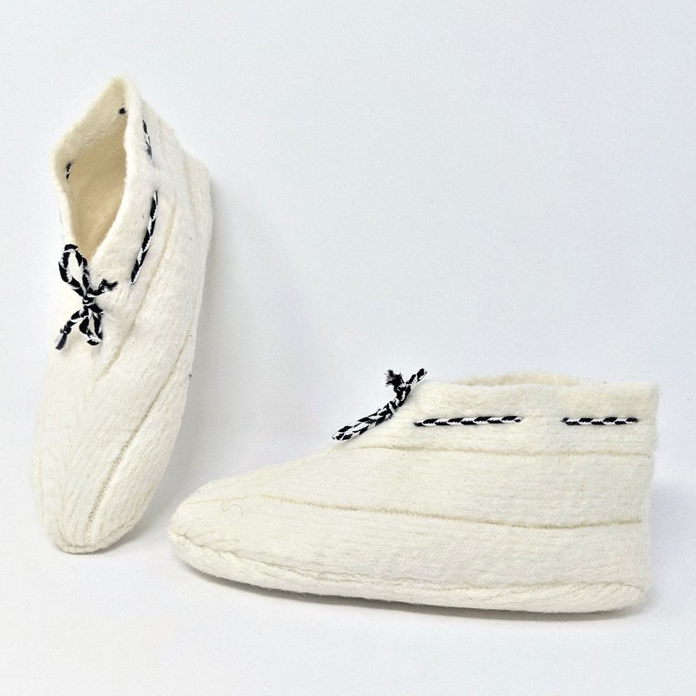 Azerbaijan: 100% natural camel wool winter slippers